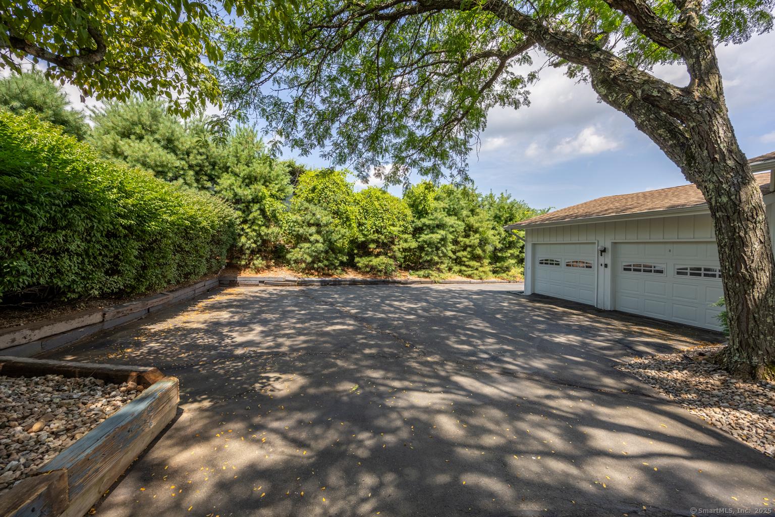 West Hartford, Connecticut, 06117, United States, 4 Bedrooms Bedrooms, ,3 BathroomsBathrooms,Residential,For Sale,1914164