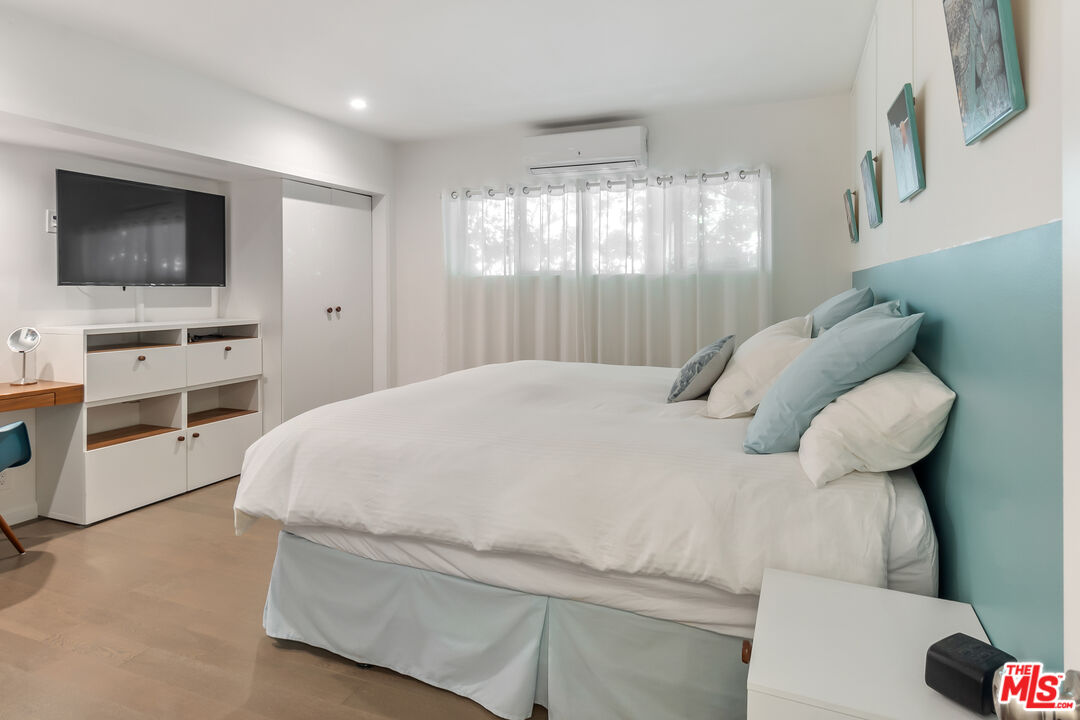 West Hollywood, California, 90046, United States, 2 Bedrooms Bedrooms, ,2 BathroomsBathrooms,Residential,For Sale,1794997