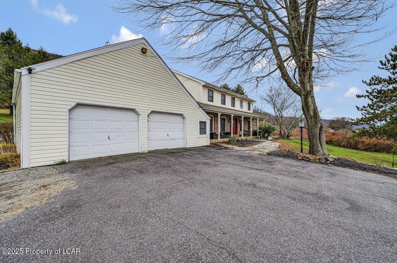 Sugarloaf, Pennsylvania, 18249, United States, 4 Bedrooms Bedrooms, ,3 BathroomsBathrooms,Residential,For Sale,1996756