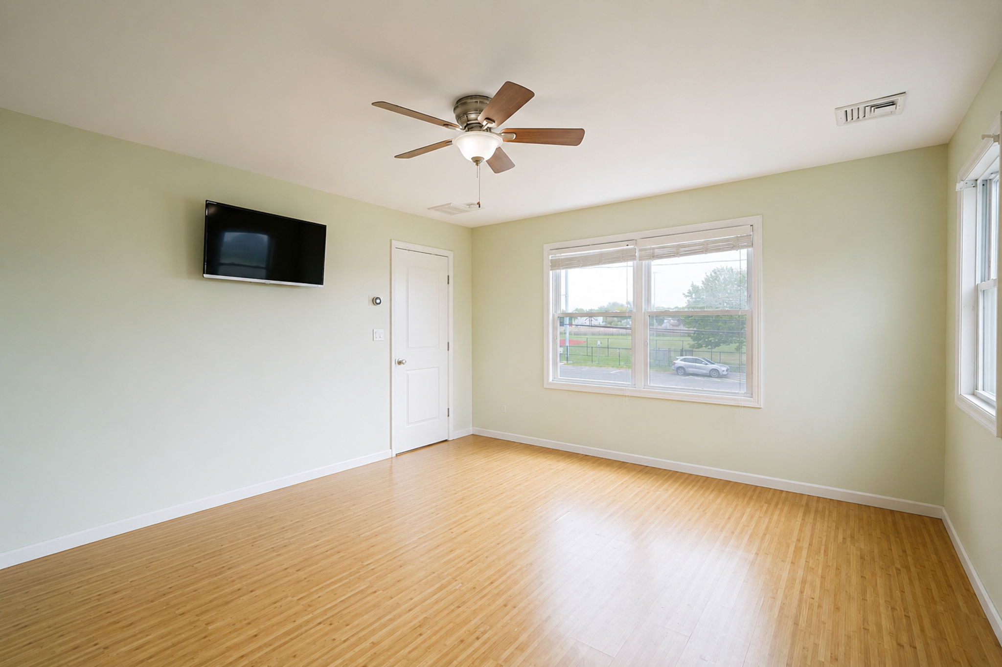 Patchogue, New York, 11772, United States, 2 Bedrooms Bedrooms, ,2 BathroomsBathrooms,Residential,For Sale,2049279