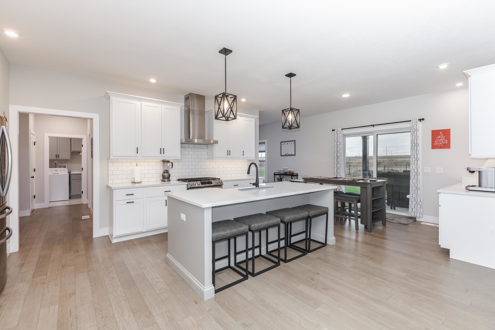 Bloomington, Illinois, 61705, United States, 4 Bedrooms Bedrooms, ,4 BathroomsBathrooms,Residential,For Sale,1996061