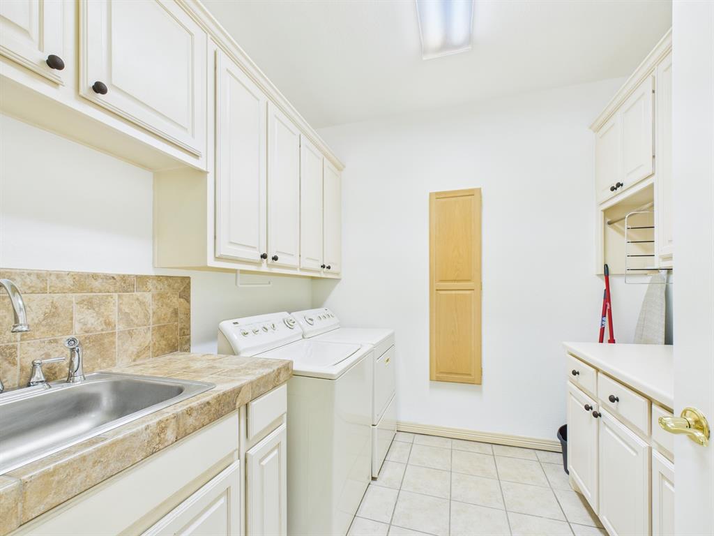 Waxahachie, Texas, 75165, United States, 3 Bedrooms Bedrooms, ,2 BathroomsBathrooms,Residential,For Sale,1977145