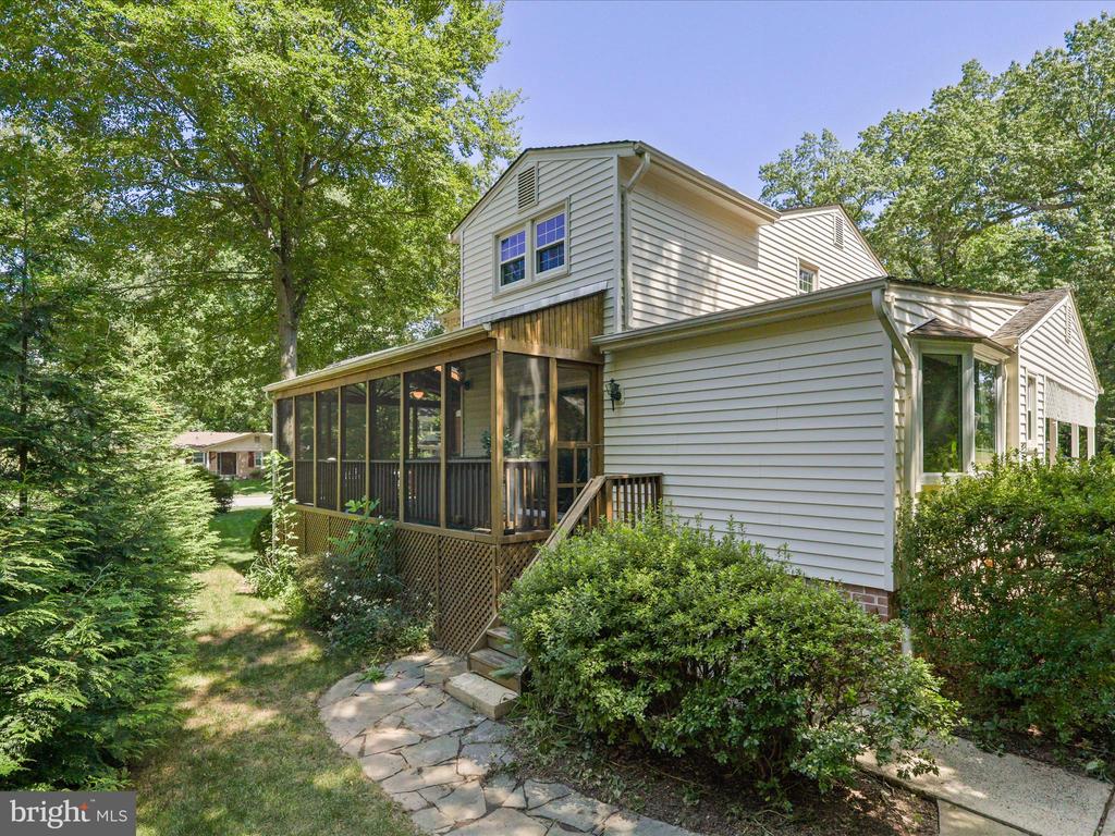 Springfield, Virginia, 22152, United States, 4 Bedrooms Bedrooms, ,3 BathroomsBathrooms,Residential,For Sale,1921904
