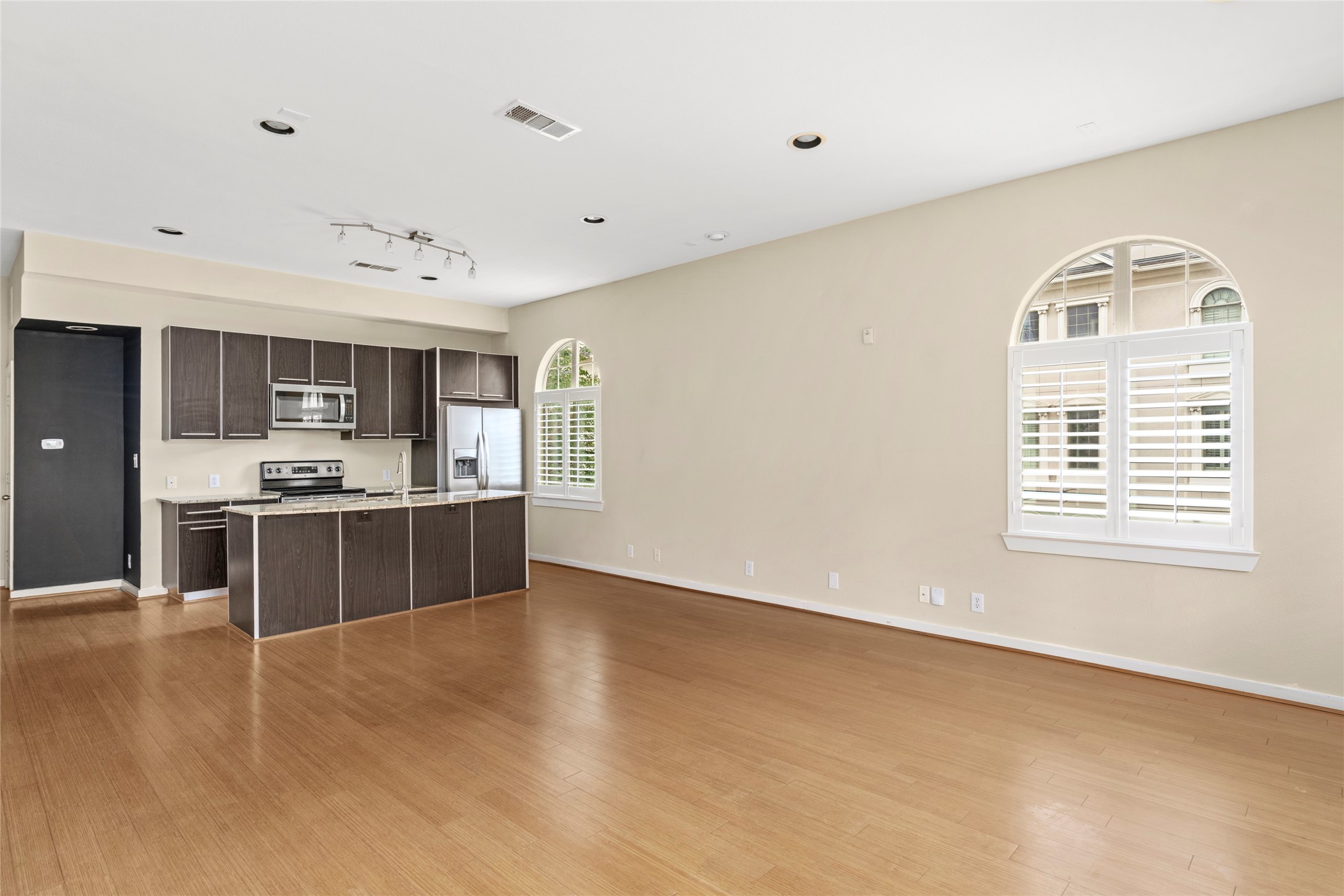  802 Jackson Hill Street #201 - 物件實景