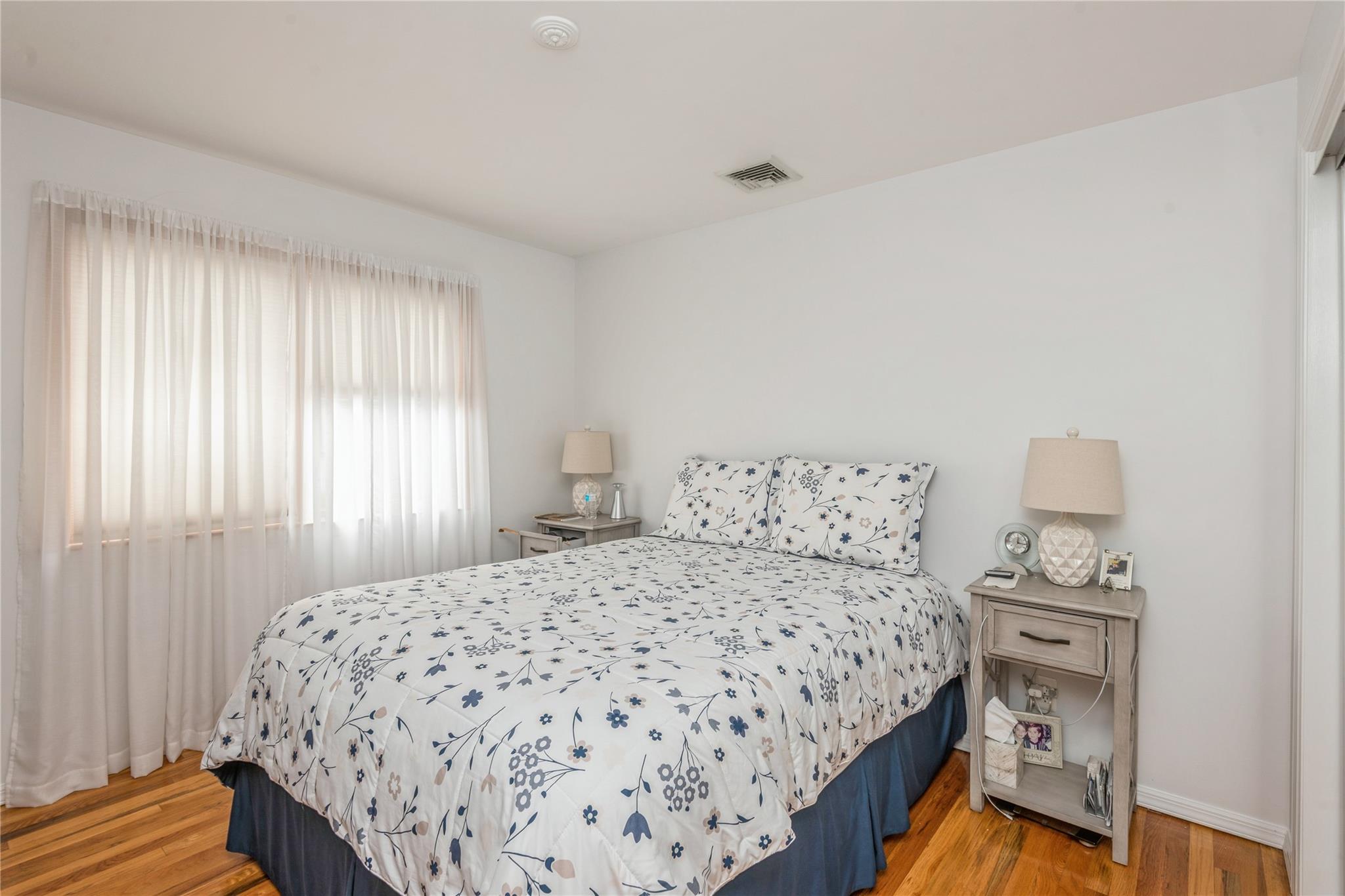 Bayville, New York, 11709, United States, 7 Bedrooms Bedrooms, ,4 BathroomsBathrooms,Residential,For Sale,1908304