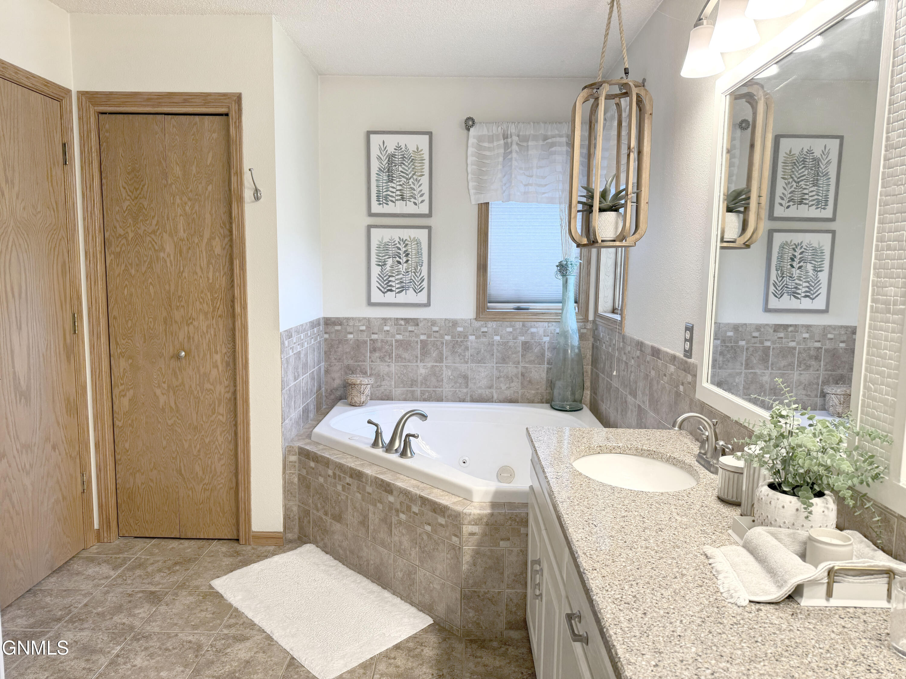 Bismarck, North Dakota, 58503, United States, 5 Bedrooms Bedrooms, ,2 BathroomsBathrooms,Residential,For Sale,2001566