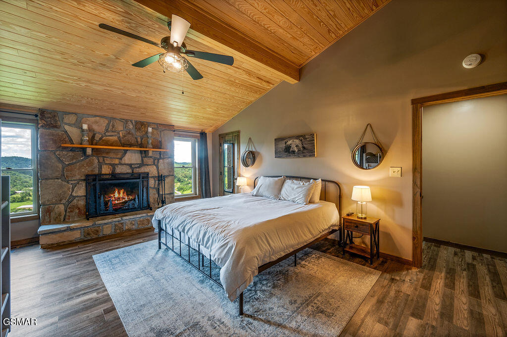 Sevierville, Tennessee, 37876, United States, 4 Bedrooms Bedrooms, ,6 BathroomsBathrooms,Residential,For Sale,2008845