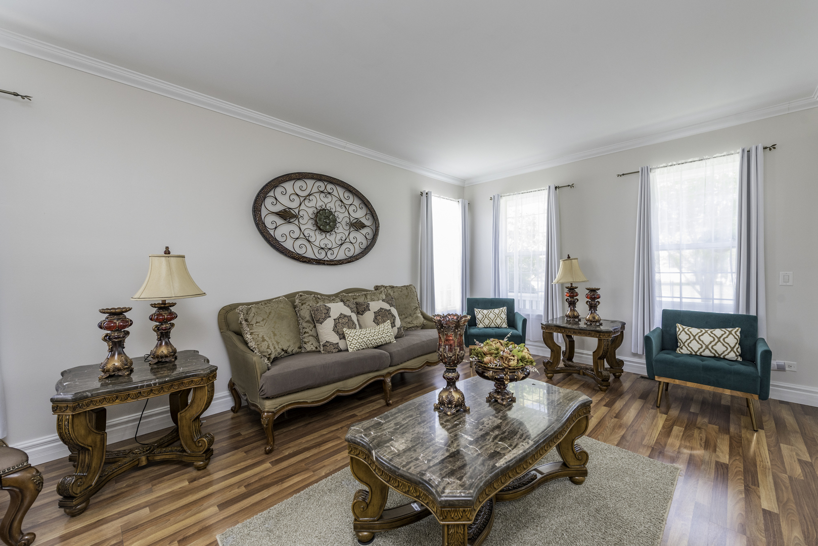 Lindenhurst, Illinois, 60046, United States, 5 Bedrooms Bedrooms, ,3 BathroomsBathrooms,Residential,For Sale,1971263