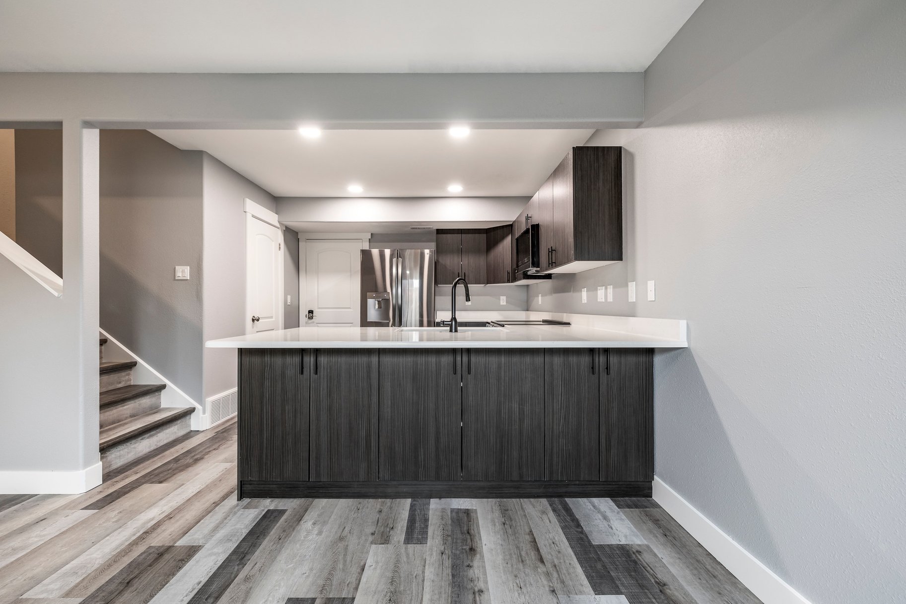  Updated Top to Bottom Ogden Row End Townhouse - 物件實景