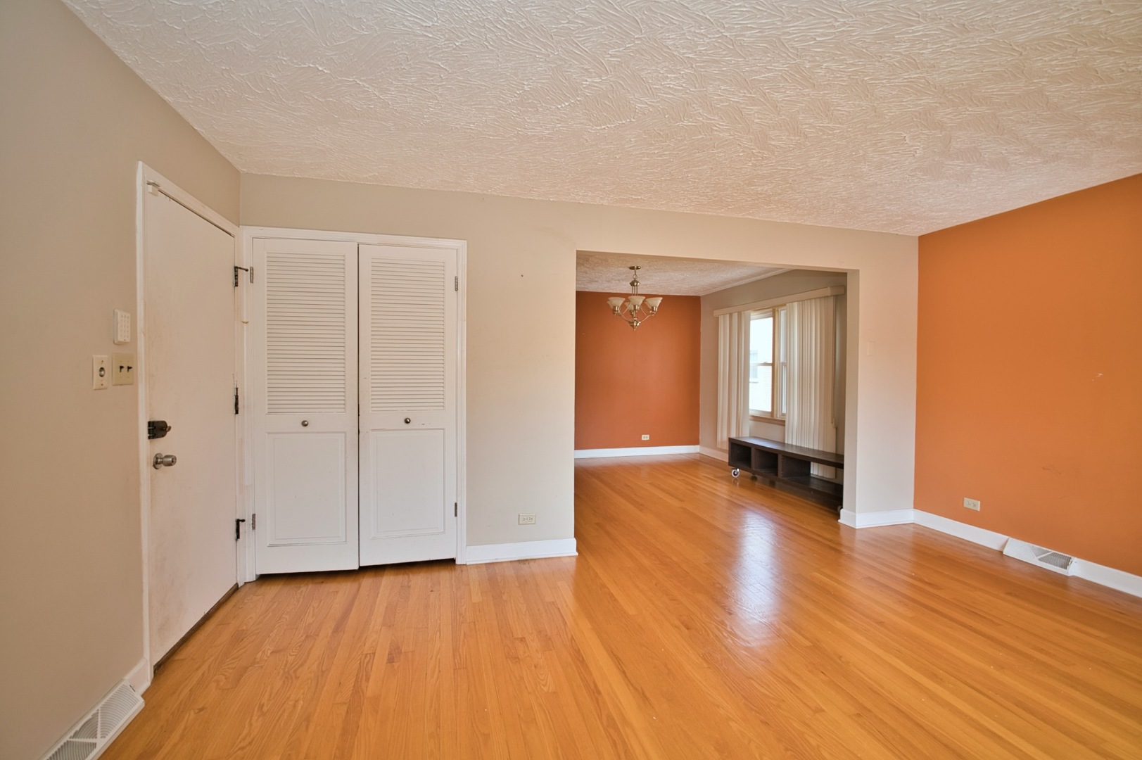 Lincolnwood, Illinois, 60712, United States, 8 Bedrooms Bedrooms, ,Residential,For Sale,1984264