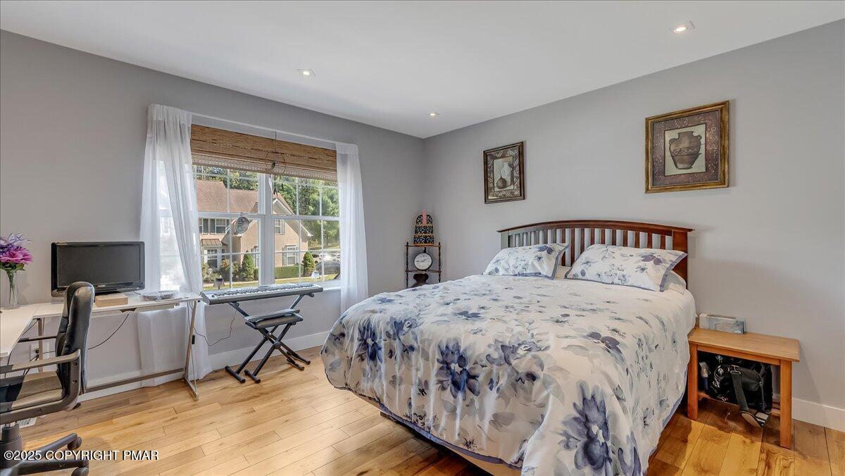 East Stroudsburg, Pennsylvania, 18302, United States, 5 Bedrooms Bedrooms, ,4 BathroomsBathrooms,Residential,For Sale,1980579