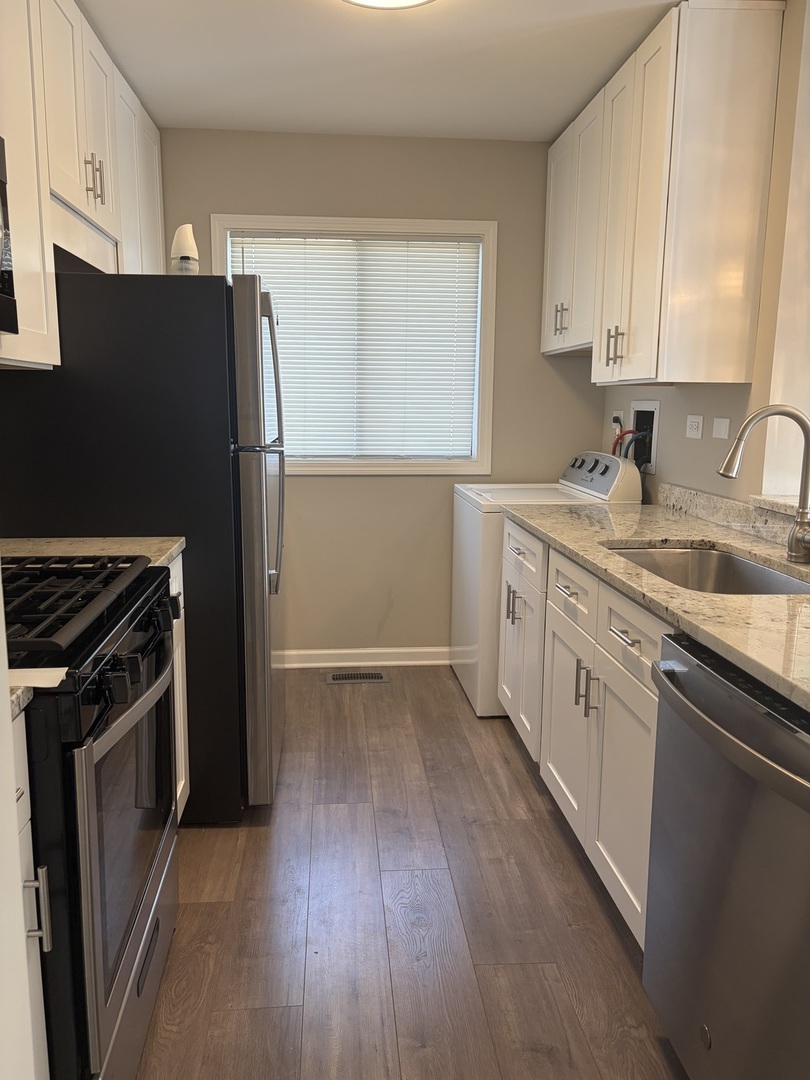 Winchester Cir, Warrenville, IL 60555 #1
