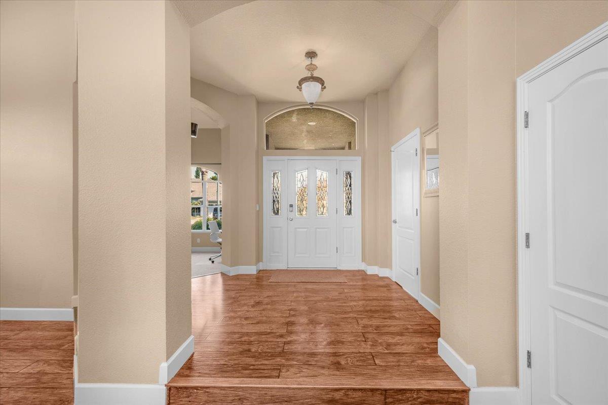 Fresno, California, 93720, United States, 5 Bedrooms Bedrooms, ,3 BathroomsBathrooms,Residential,For Sale,1981916