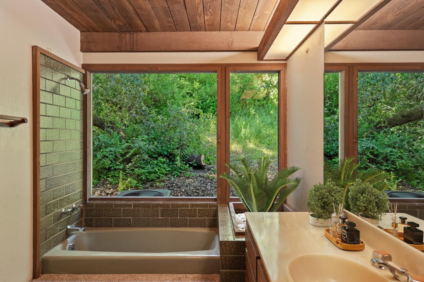 Portola Valley, California, 94028, United States, 3 Bedrooms Bedrooms, ,3 BathroomsBathrooms,Residential,For Sale,1991576