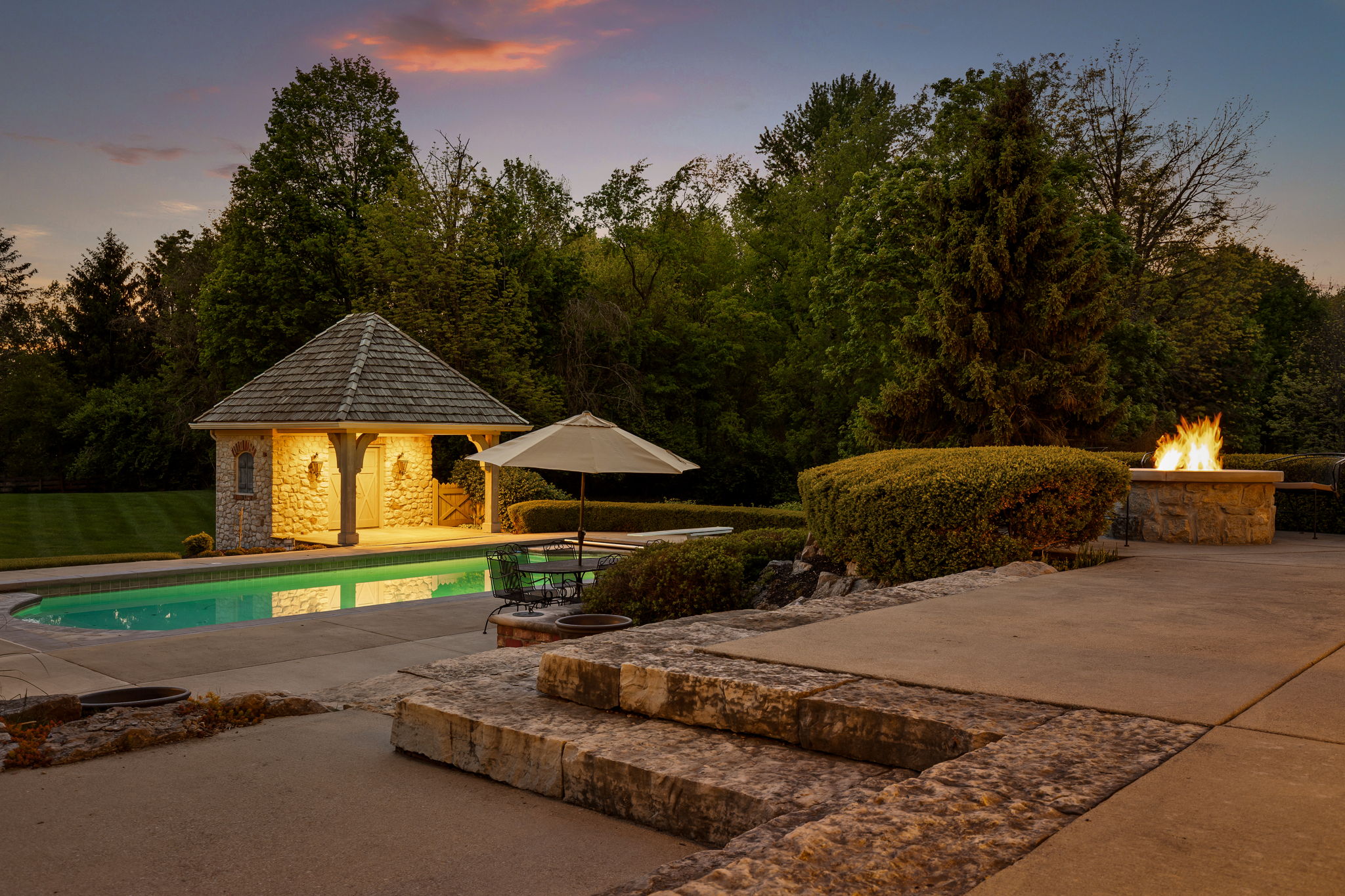  Signature Estate Set on More than 2 Acres in Desirable Zionsville Neighborhood - 物件實景