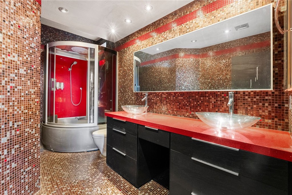 Sherman Oaks, California, 91423, United States, 2 Bedrooms Bedrooms, ,2 BathroomsBathrooms,Residential,For Sale,1708509