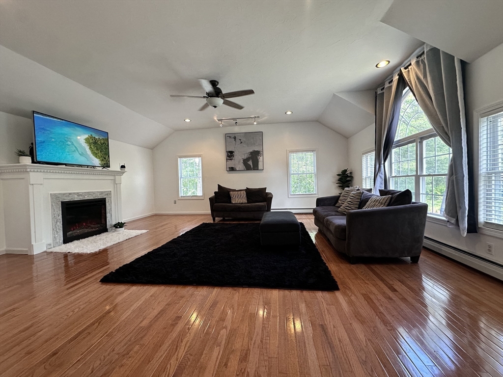 Fitchburg, Massachusetts, 01420, United States, 3 Bedrooms Bedrooms, ,3 BathroomsBathrooms,Residential,For Sale,1980272