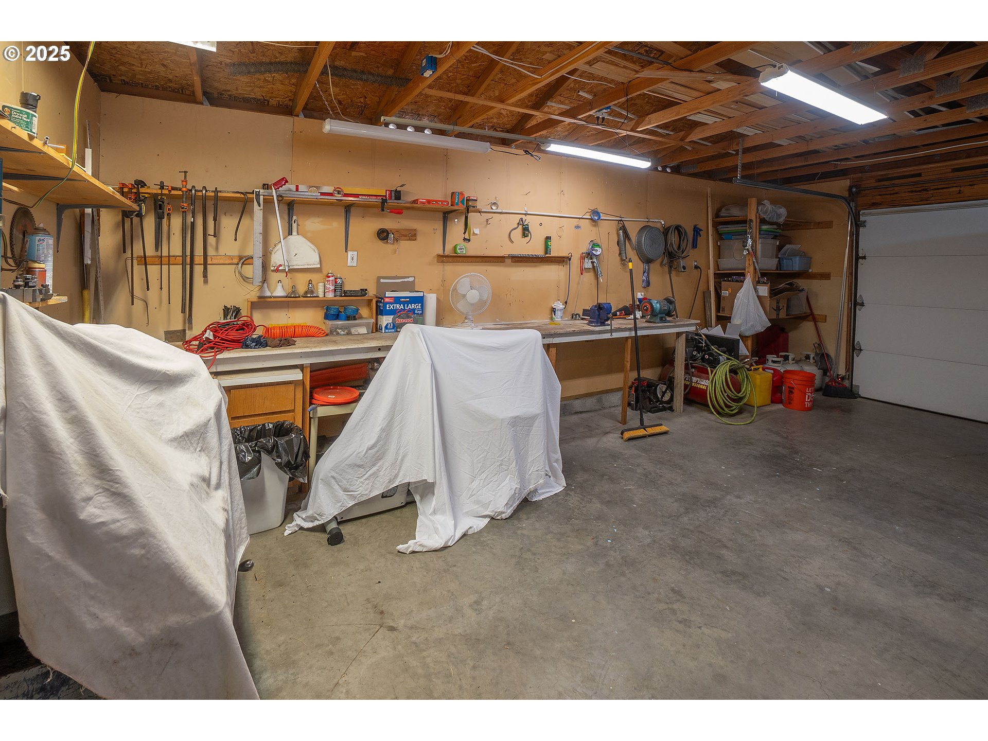 Terrebonne, Oregon, 97760, United States, 3 Bedrooms Bedrooms, ,2 BathroomsBathrooms,Residential,For Sale,1960646