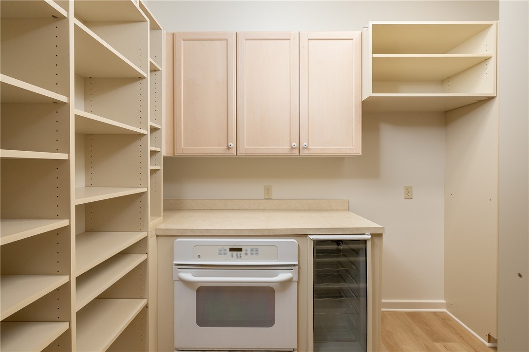 Fayetteville, Arkansas, 72703, United States, 3 Bedrooms Bedrooms, ,3 BathroomsBathrooms,Residential,For Sale,1989133