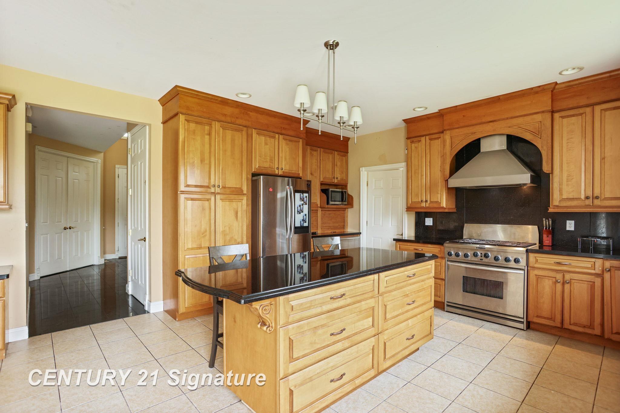 Saginaw, Michigan, 48603, United States, 4 Bedrooms Bedrooms, ,4 BathroomsBathrooms,Residential,For Sale,1920670