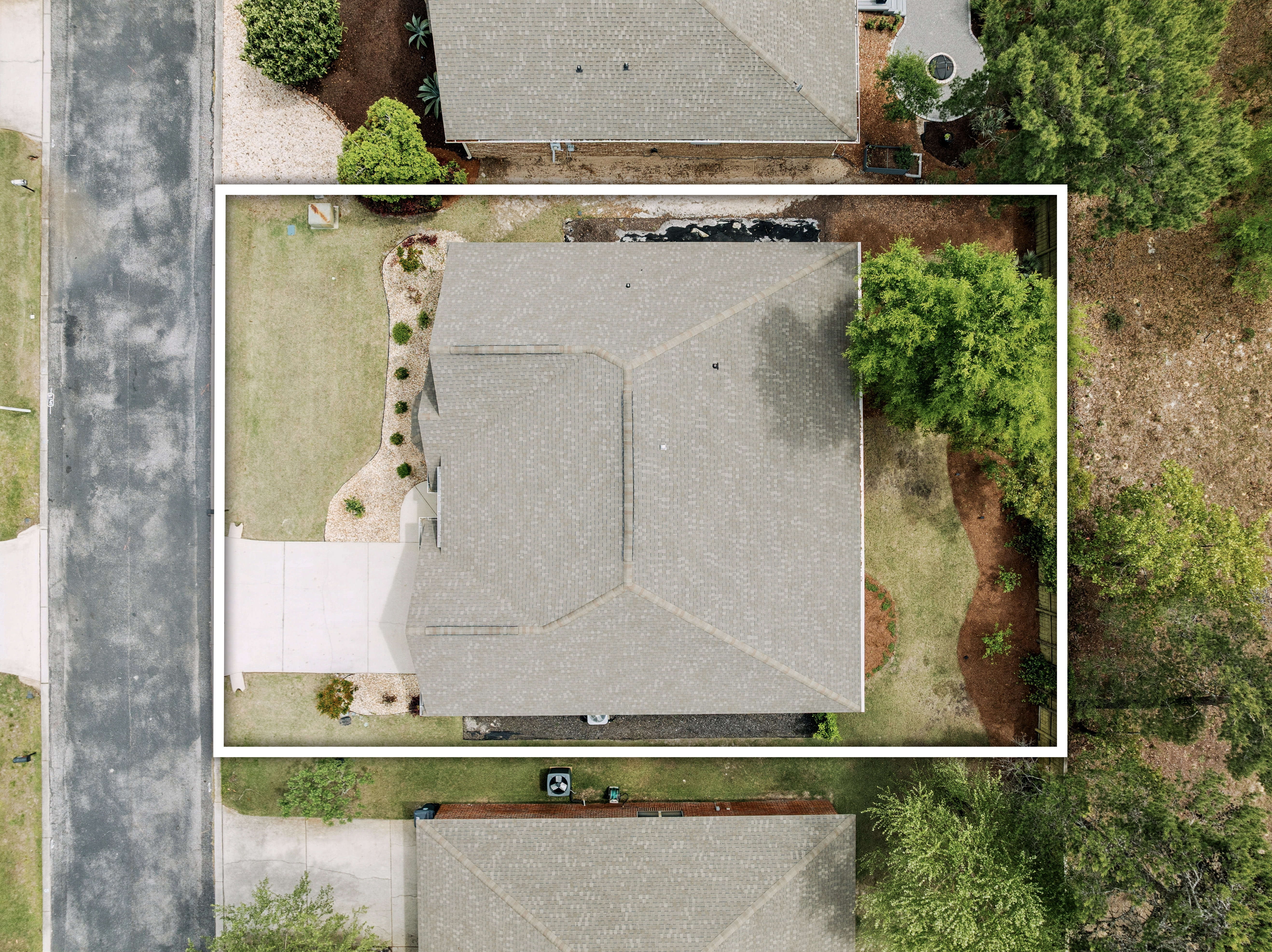  Immaculate, Spacious Single-Level Living Home with Screened Outdoor Living - 物件實景