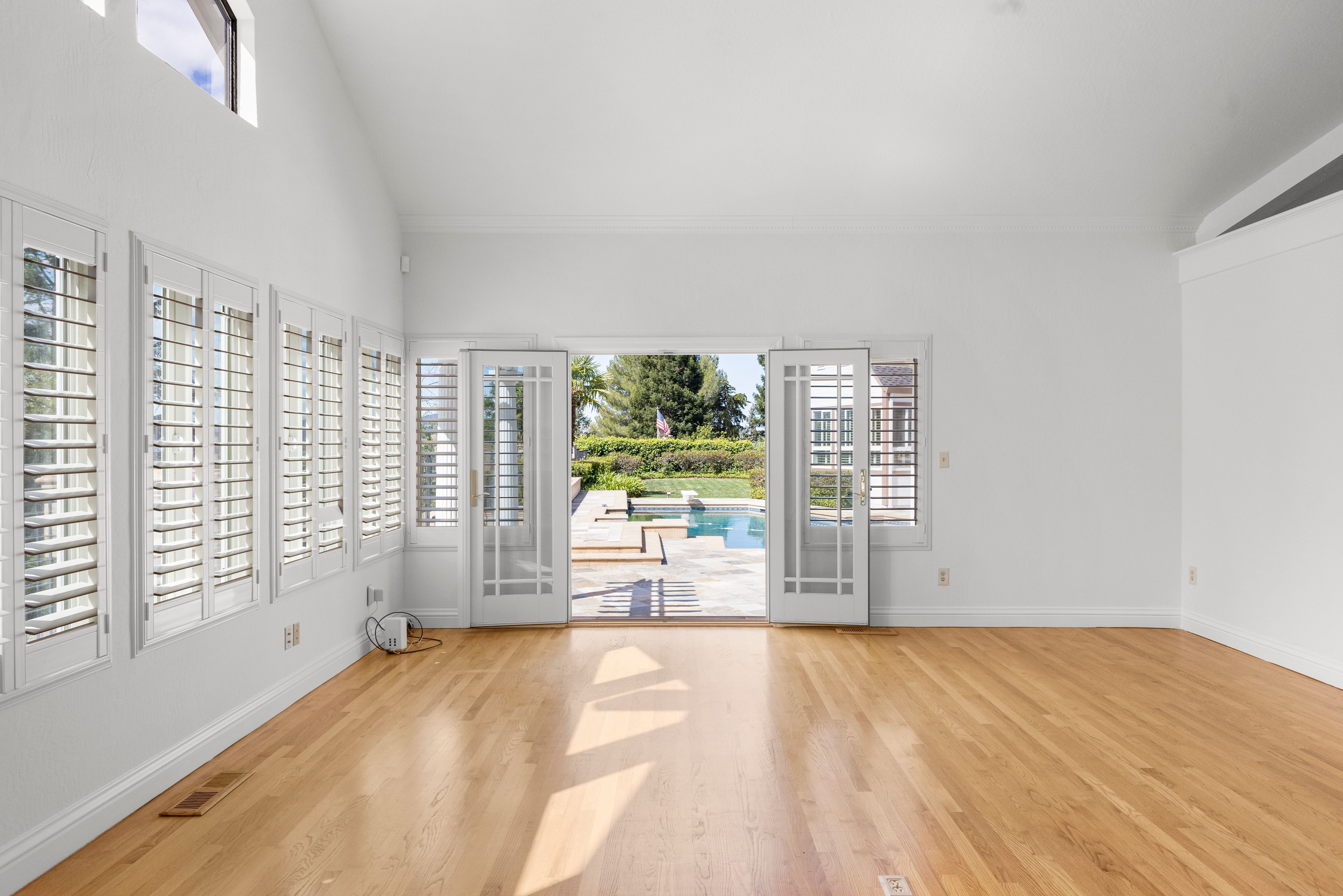  Elegant Custom Home in Gated Silver Maple - 物件實景