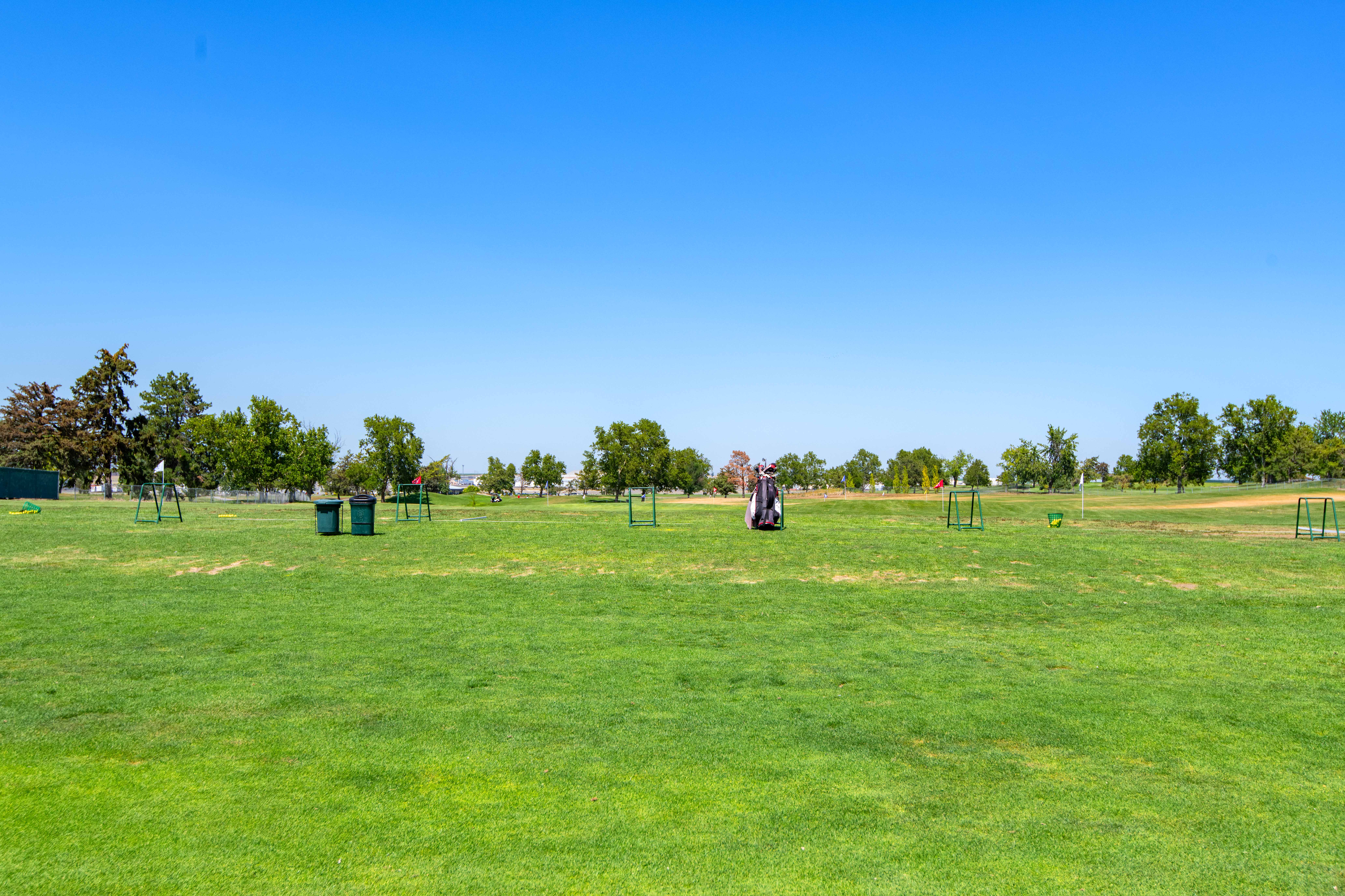  Gated Golf Course Living - 物件實景