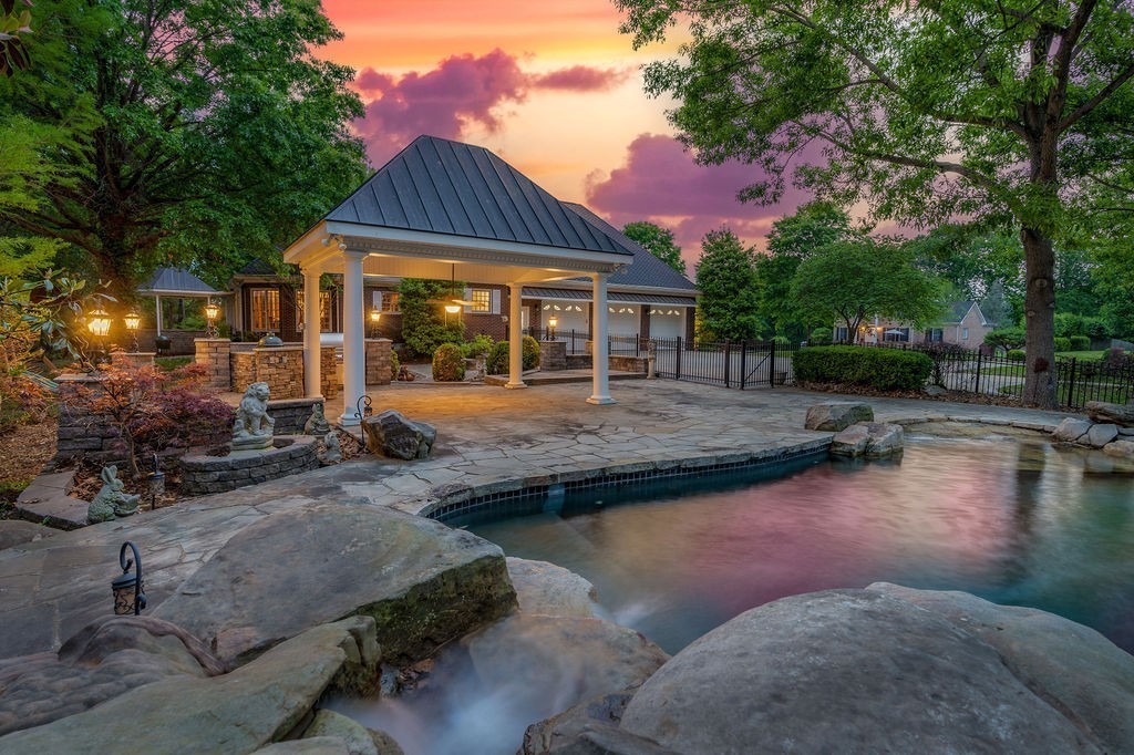 Clarksville, Tennessee, 37043, United States, 7 Bedrooms Bedrooms, ,7 BathroomsBathrooms,Residential,For Sale,1999210