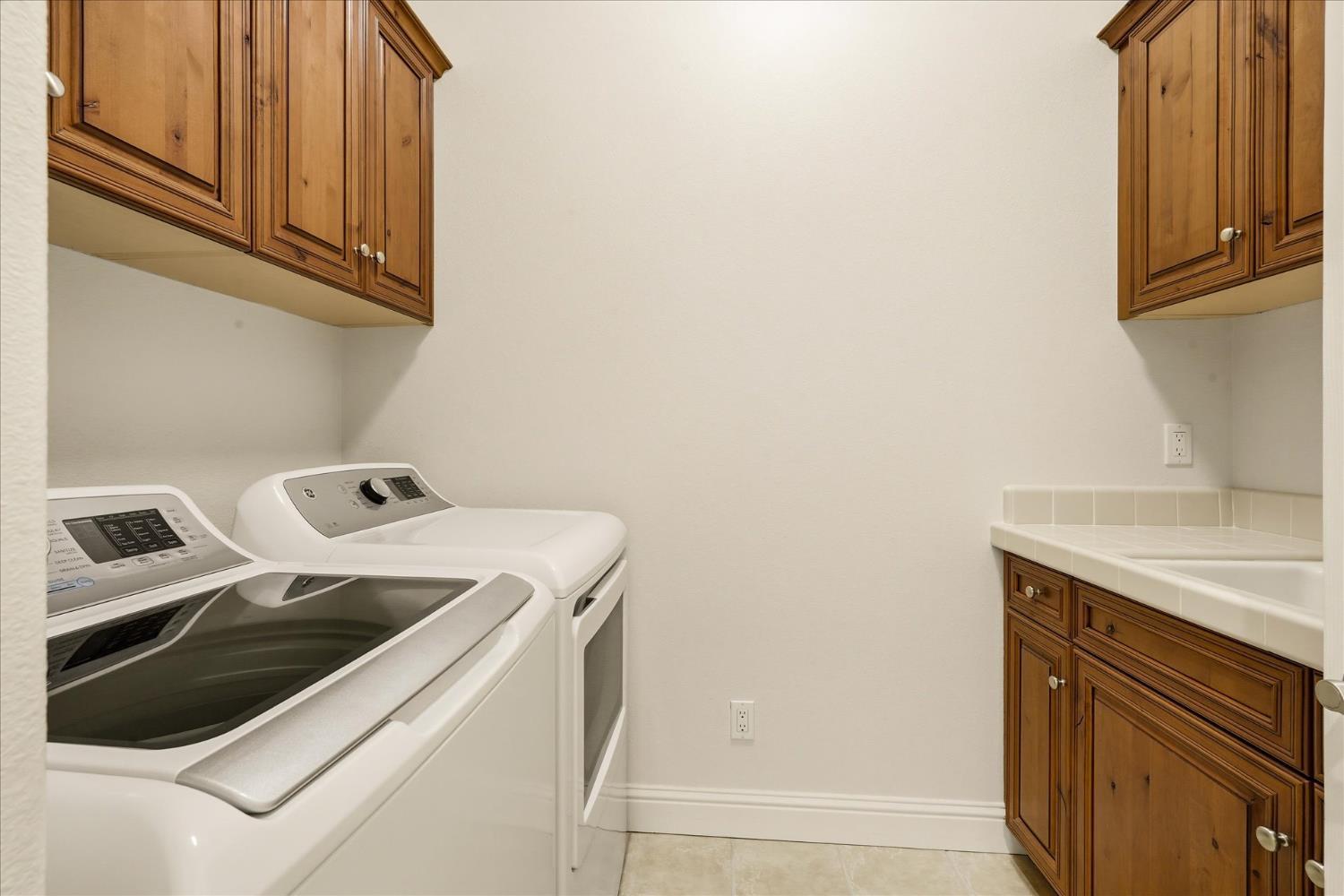 Clovis, California, 93619, United States, 3 Bedrooms Bedrooms, ,2 BathroomsBathrooms,Residential,For Sale,2005966