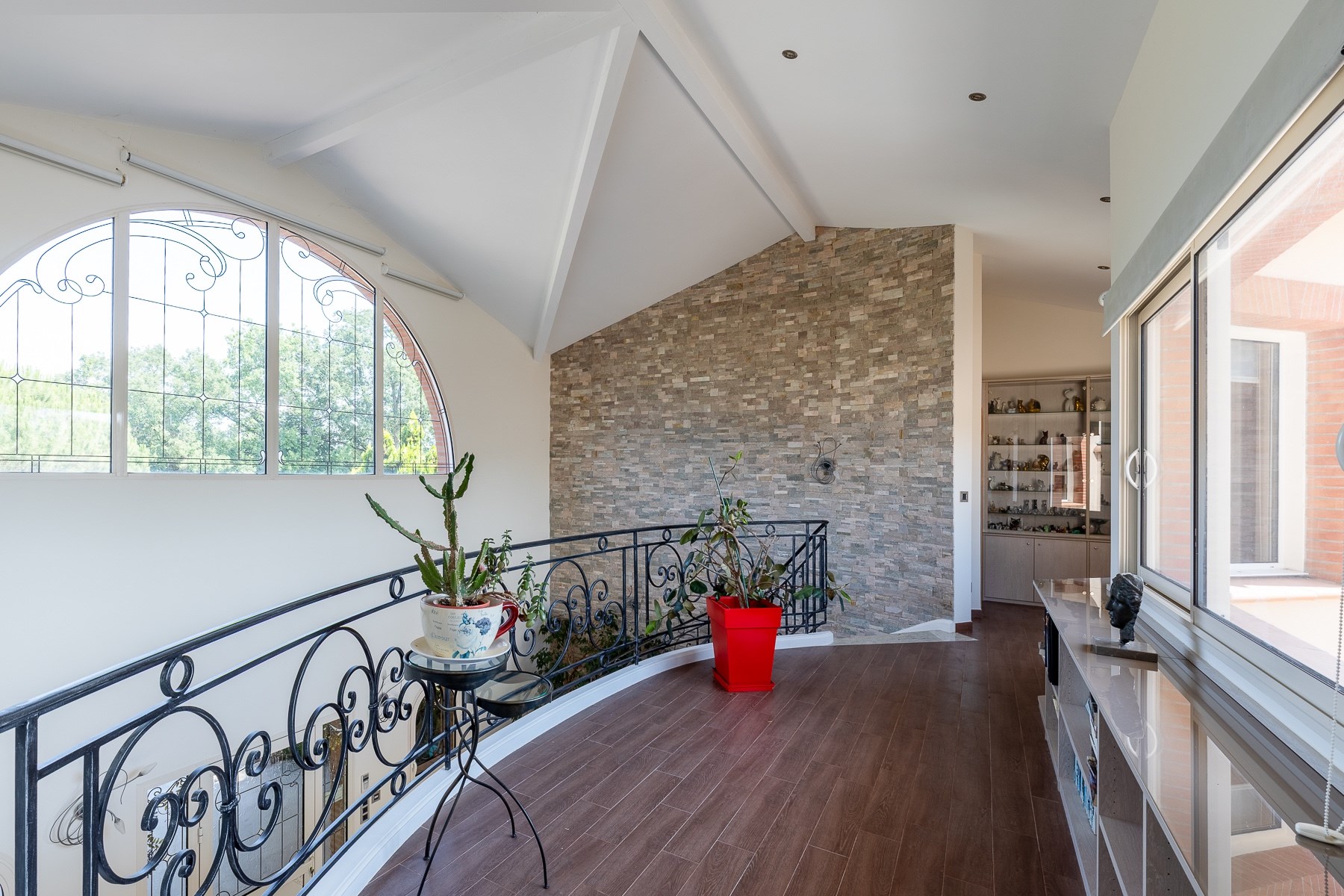  A superb, recently built property with exceptional features. - 物件實景