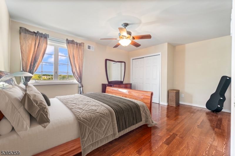 Wayne Twp., New Jersey, 07470, United States, 5 Bedrooms Bedrooms, ,3 BathroomsBathrooms,Residential,For Sale,1947958