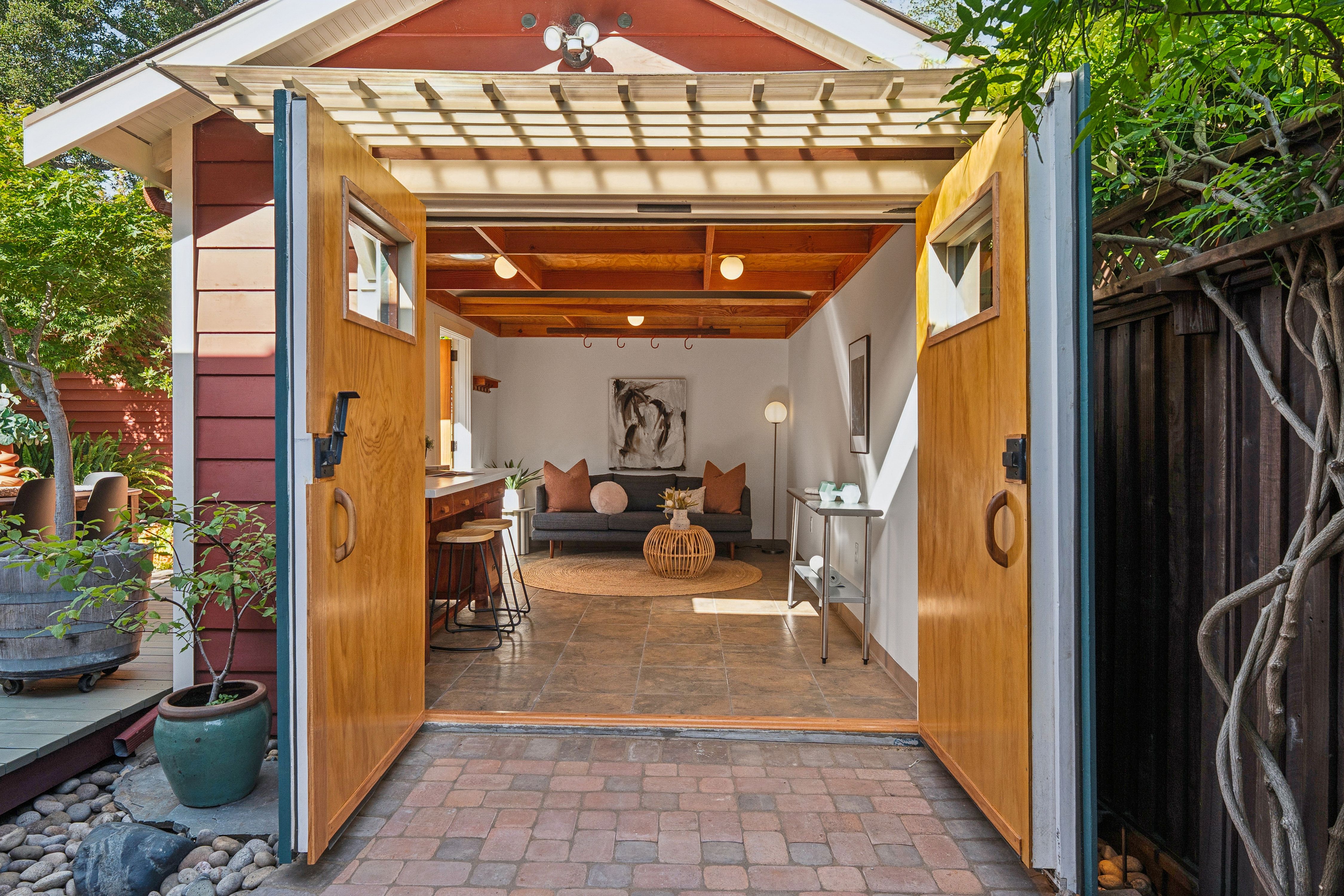  A True Rockridge Classic — Rich in Detail, Ready for Its Next Chapter - 物件實景