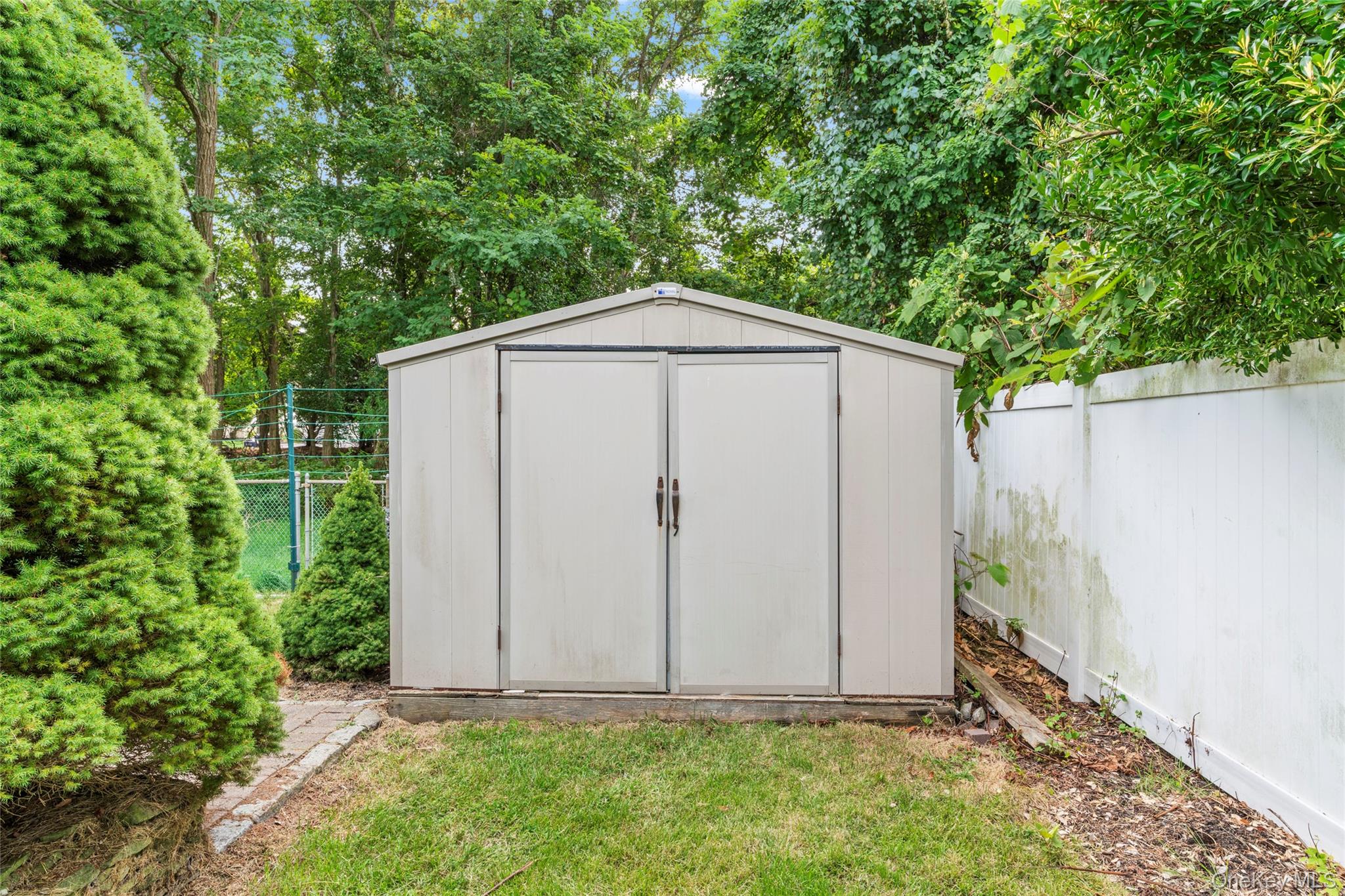 East Patchogue, New York, 11772, United States, 3 Bedrooms Bedrooms, ,2 BathroomsBathrooms,Residential,For Sale,1902442