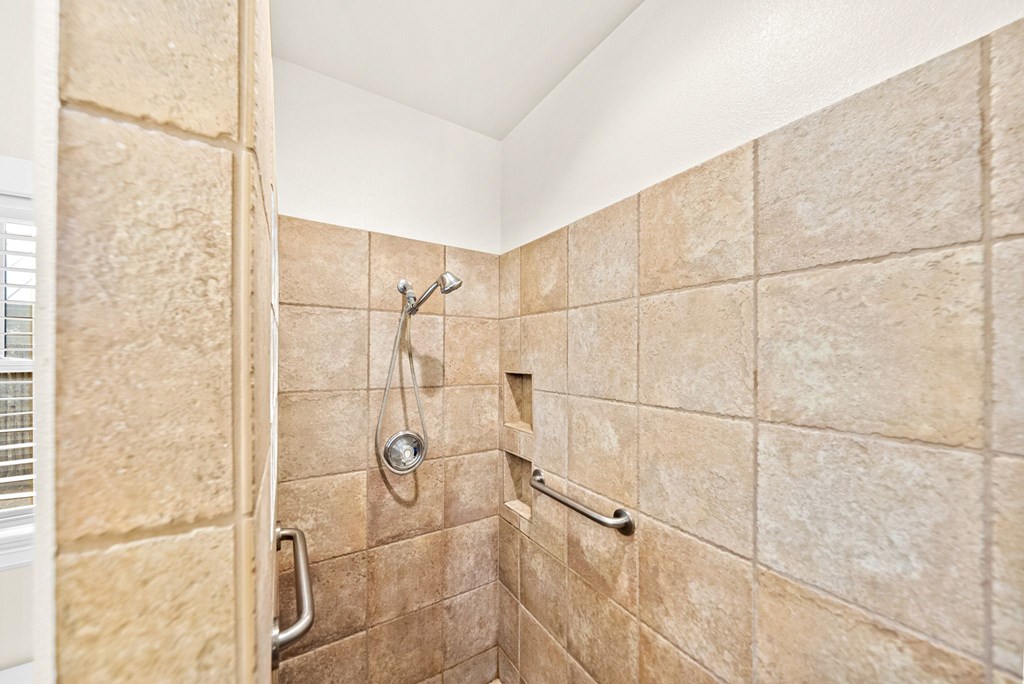 Fredericksburg, Texas, 78624, United States, 6 Bedrooms Bedrooms, ,6 BathroomsBathrooms,Residential,For Sale,2048440