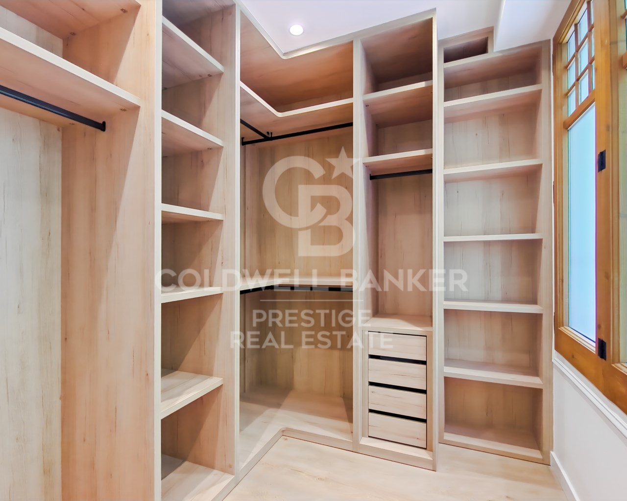 Barcelona, Catalonia, ES, 4 Bedrooms Bedrooms, ,2 BathroomsBathrooms,Residential,For Sale,1708054