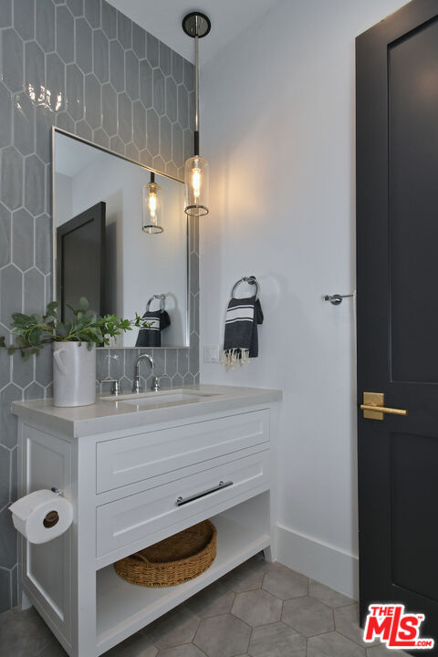 Encino, California, 91316, United States, 4 Bedrooms Bedrooms, ,5 BathroomsBathrooms,Residential,For Sale,2002982