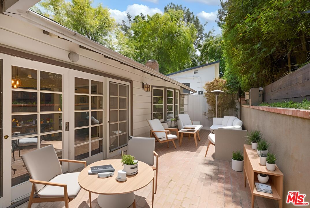 Los Angeles, California, 90046, United States, 3 Bedrooms Bedrooms, ,3 BathroomsBathrooms,Residential,For Sale,1838639