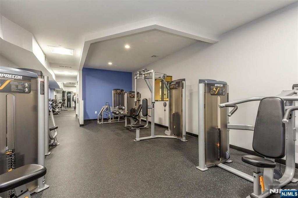 Weehawken, New Jersey, 07086, United States, 2 Bedrooms Bedrooms, ,2 BathroomsBathrooms,Residential,For Sale,1840362