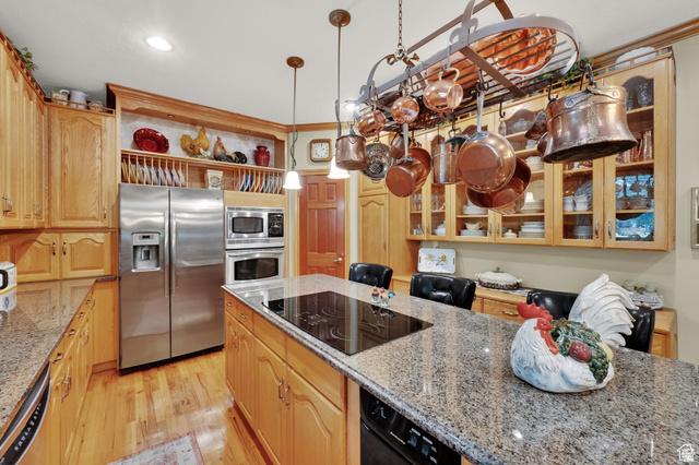 Sandy, Utah, 84093, United States, 5 Bedrooms Bedrooms, ,4 BathroomsBathrooms,Residential,For Sale,2049445