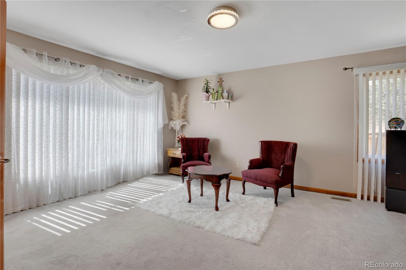 Centennial, Colorado, 80015, United States, 4 Bedrooms Bedrooms, ,3 BathroomsBathrooms,Residential,For Sale,1793969