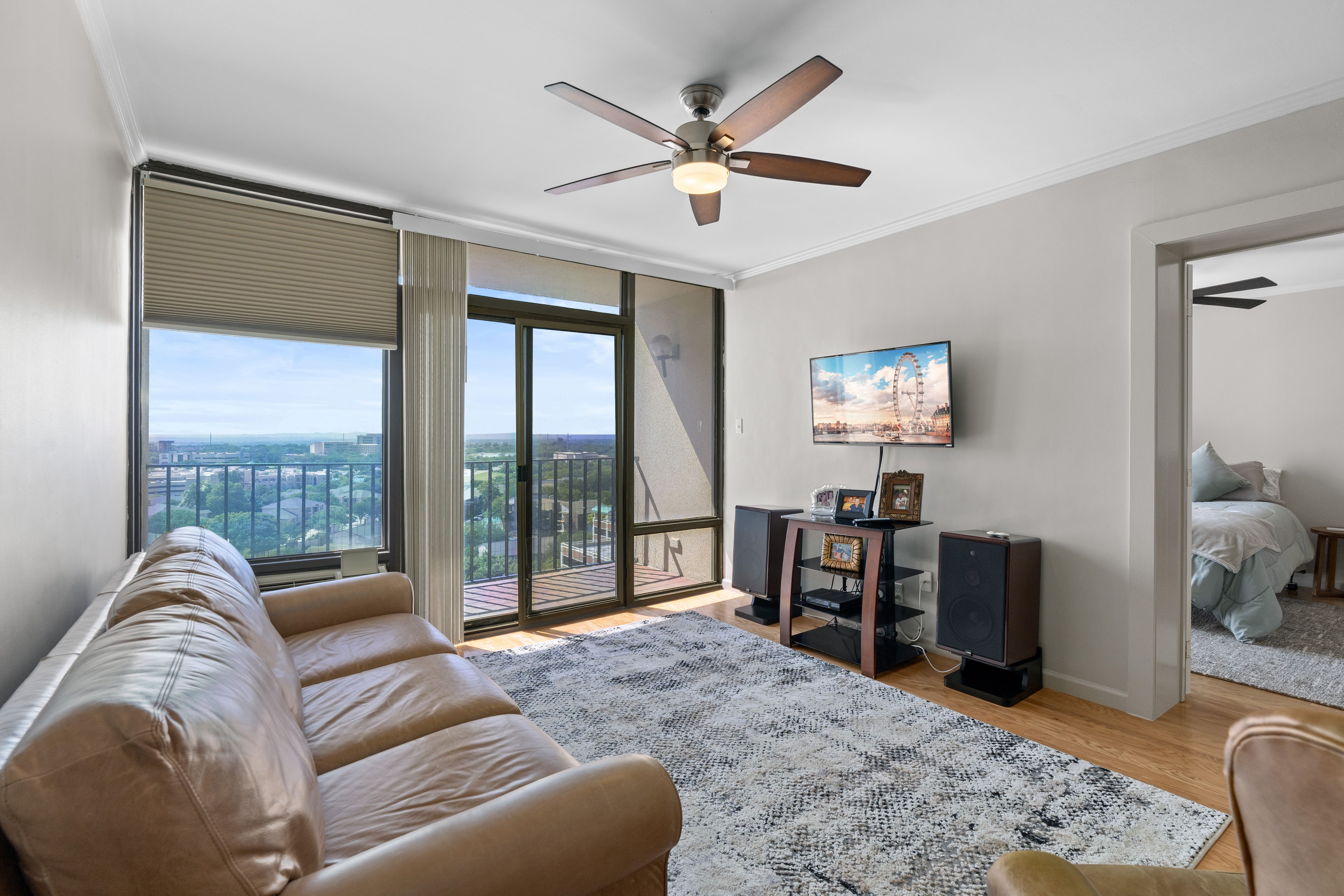  Effortless Living at The Wurzbach Towers - 物件實景
