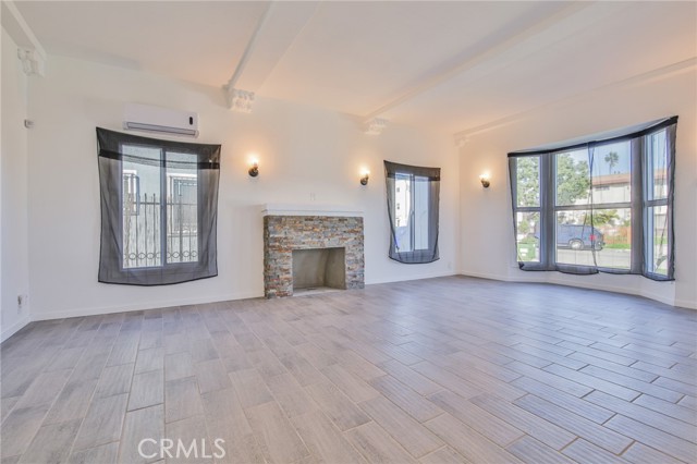 Los Angeles, California, 90047, United States, 5 Bedrooms Bedrooms, ,Residential,For Sale,2009243