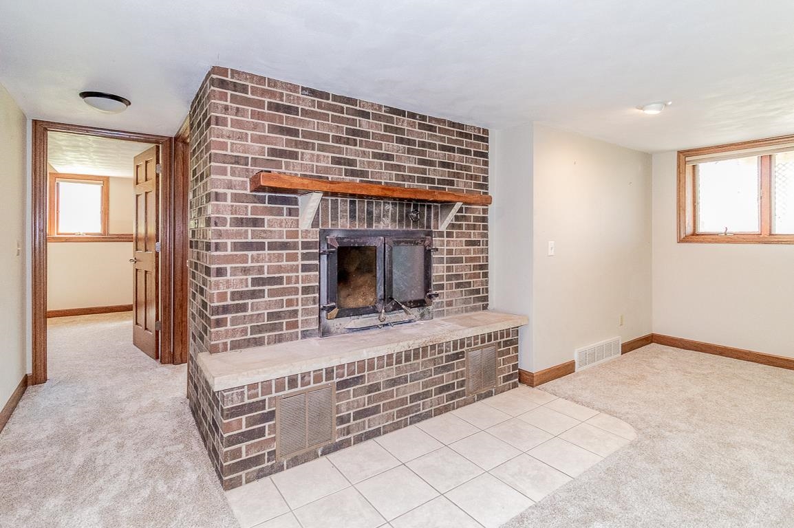 New London, Wisconsin, 54961-8021, United States, 4 Bedrooms Bedrooms, ,2 BathroomsBathrooms,Residential,For Sale,1984435