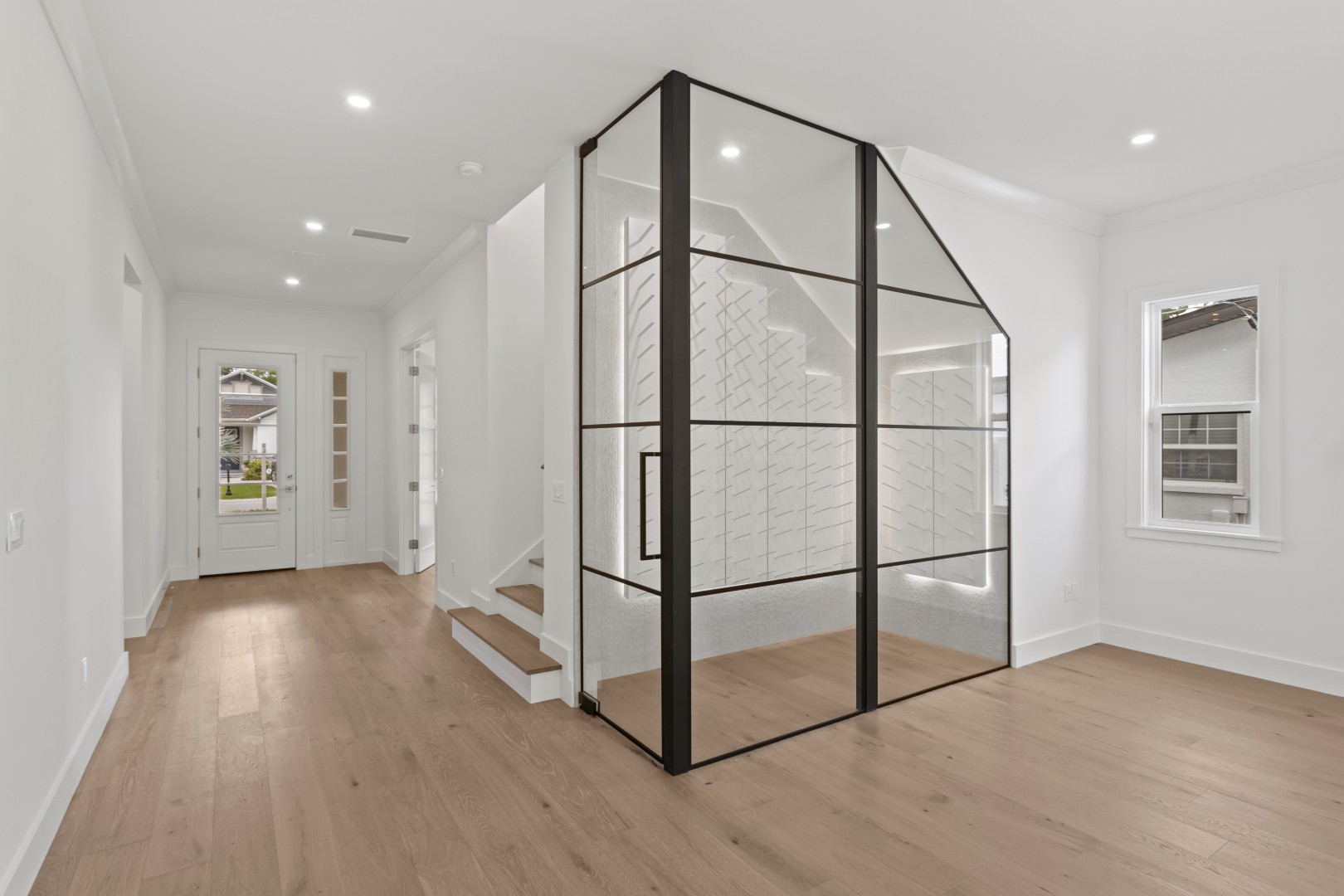 Tampa, Florida, 33611, United States, 6 Bedrooms Bedrooms, ,6 BathroomsBathrooms,Residential,For Sale,1981634