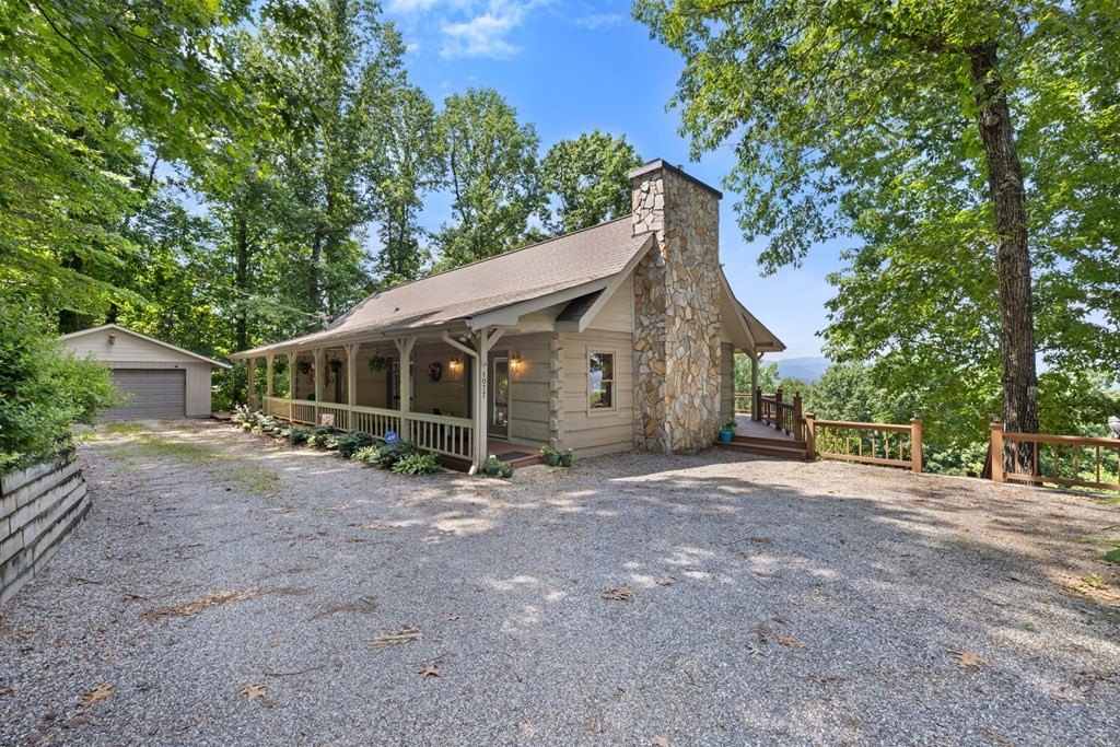 Hiawassee, Georgia, 30546, United States, 3 Bedrooms Bedrooms, ,3 BathroomsBathrooms,Residential,For Sale,1880461