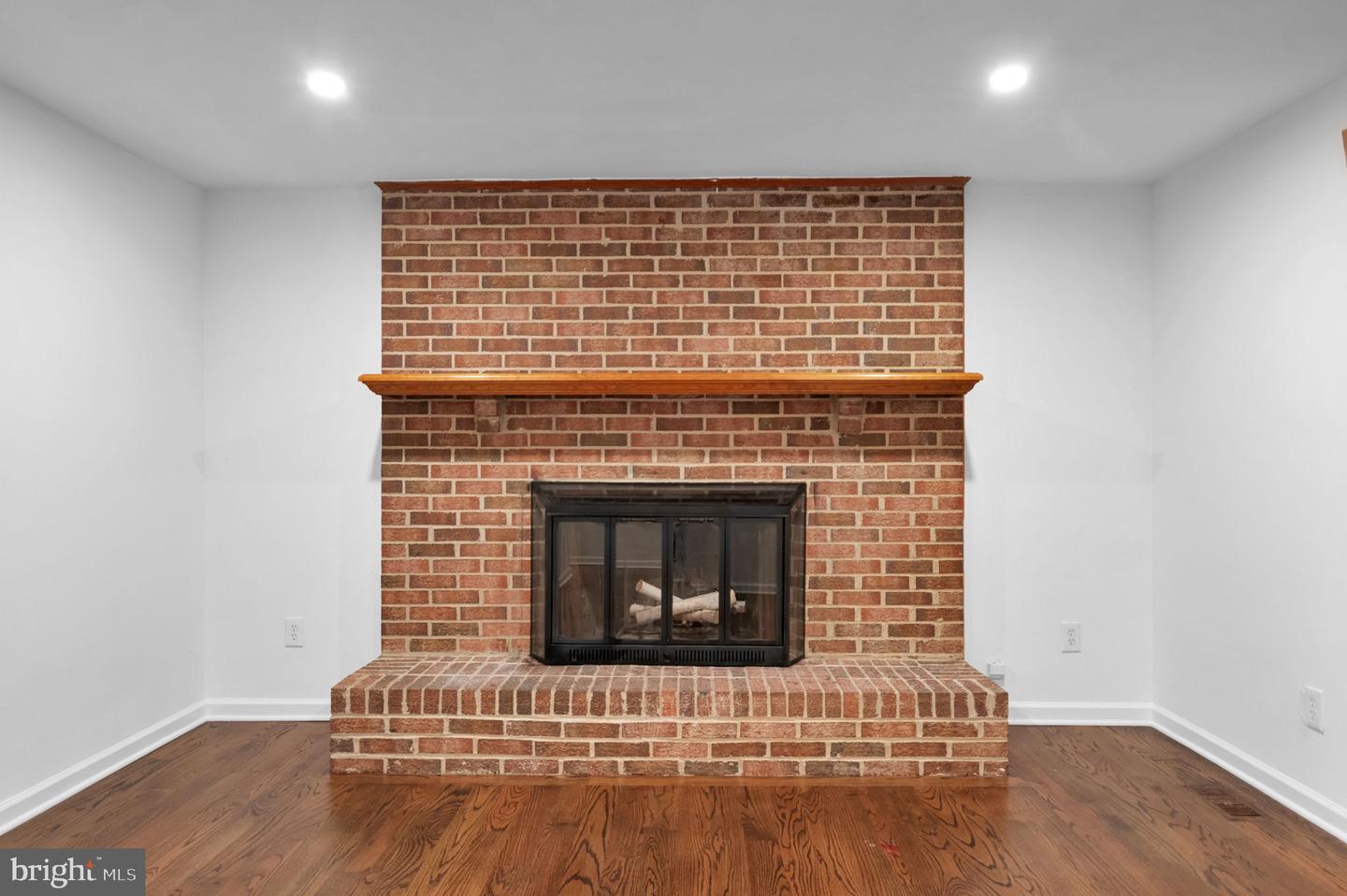 Fairfax, Virginia, 22030, United States, 4 Bedrooms Bedrooms, ,3 BathroomsBathrooms,Residential,For Sale,1896829