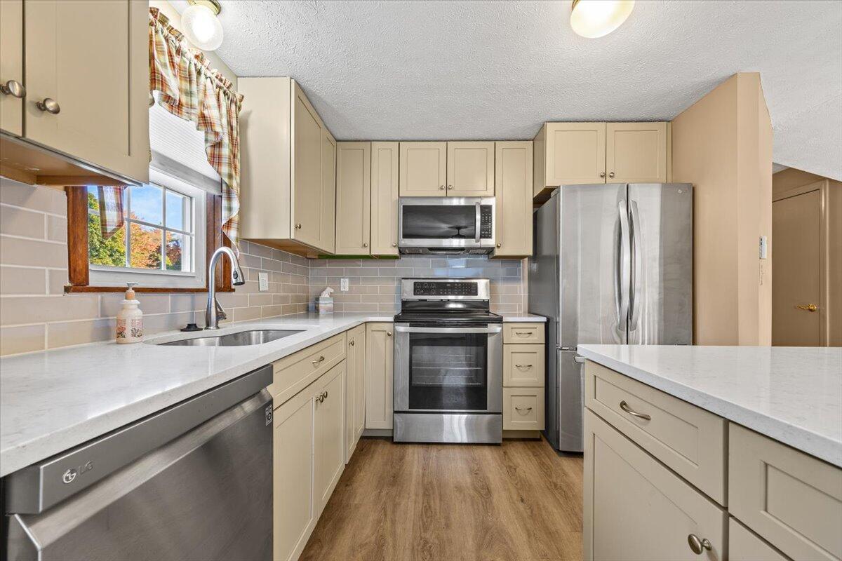 Saco, Maine, 04072, United States, 3 Bedrooms Bedrooms, ,2 BathroomsBathrooms,Residential,For Sale,1970282