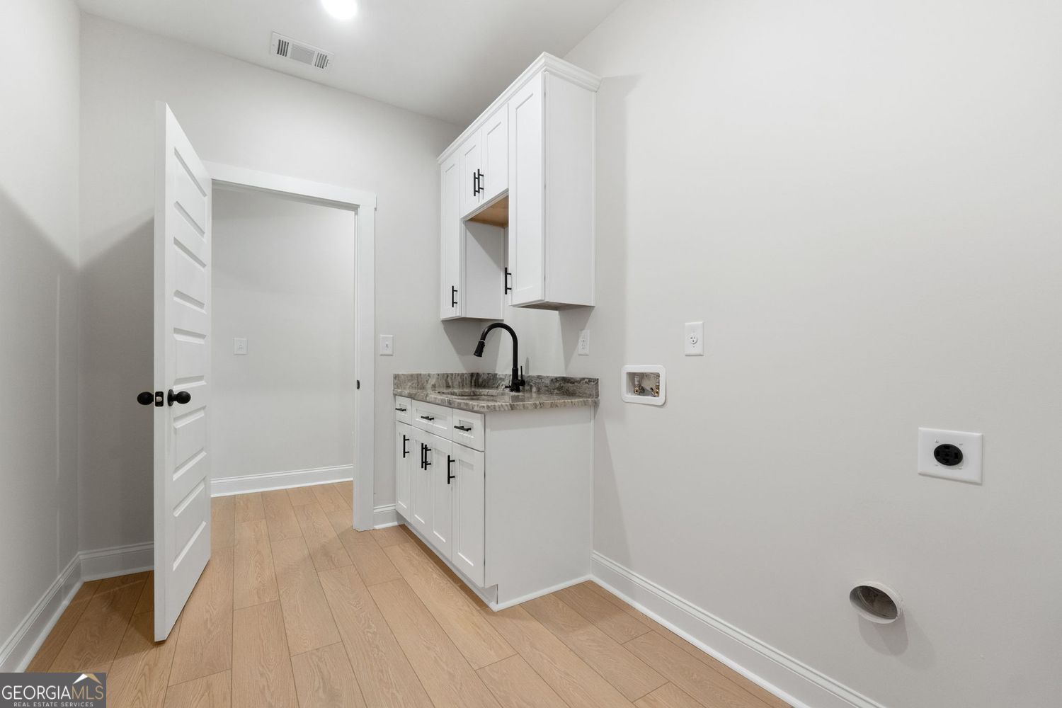 Forsyth, Georgia, 31029, United States, 4 Bedrooms Bedrooms, ,3 BathroomsBathrooms,Residential,For Sale,1922681