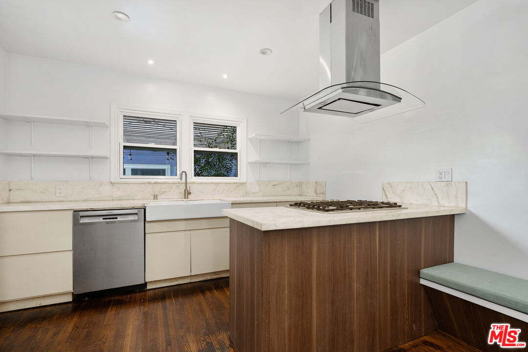 Los Angeles, California, 90066, United States, 3 Bedrooms Bedrooms, ,1 BathroomBathrooms,Residential,For Sale,1998218