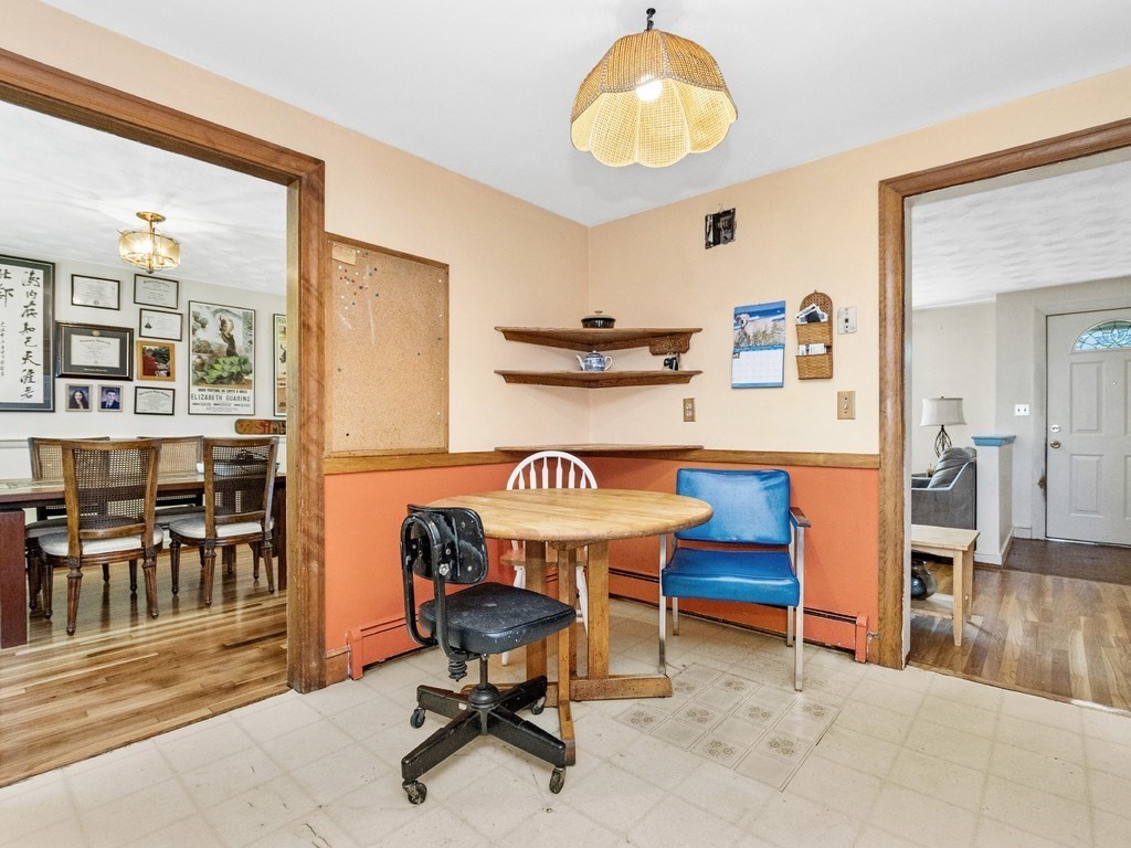 Waltham, Massachusetts, 02452, United States, 4 Bedrooms Bedrooms, ,2 BathroomsBathrooms,Residential,For Sale,1939340